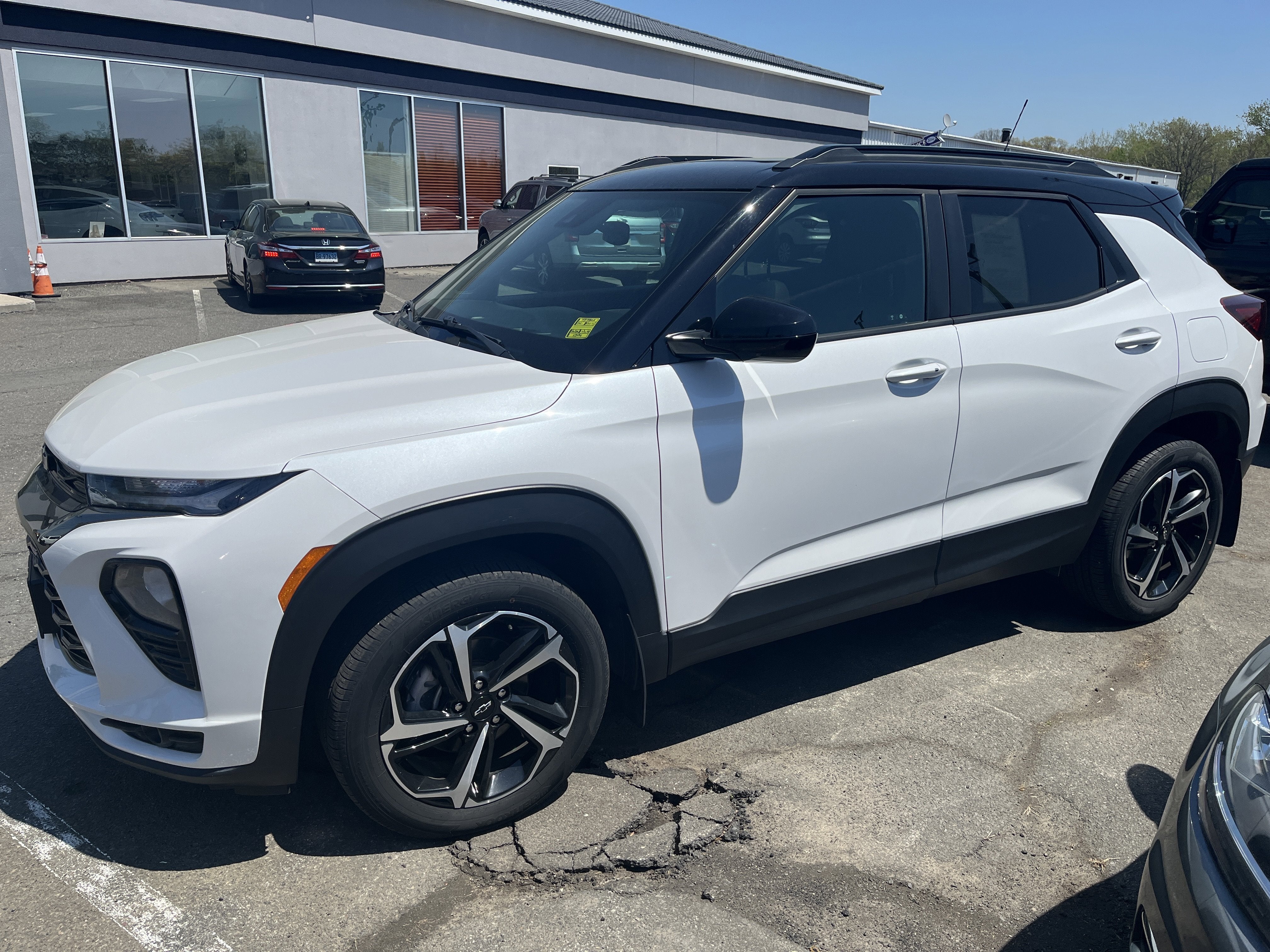 2021 Chevrolet Trailblazer RS in Iridescent Pearl Tricoat — front three-quarter view