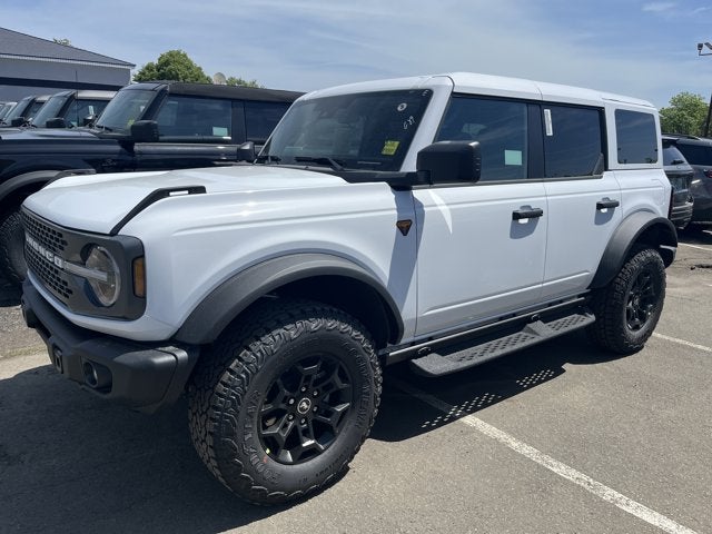 2026 Ford Bronco Badlands in Oxford White — front three-quarter view