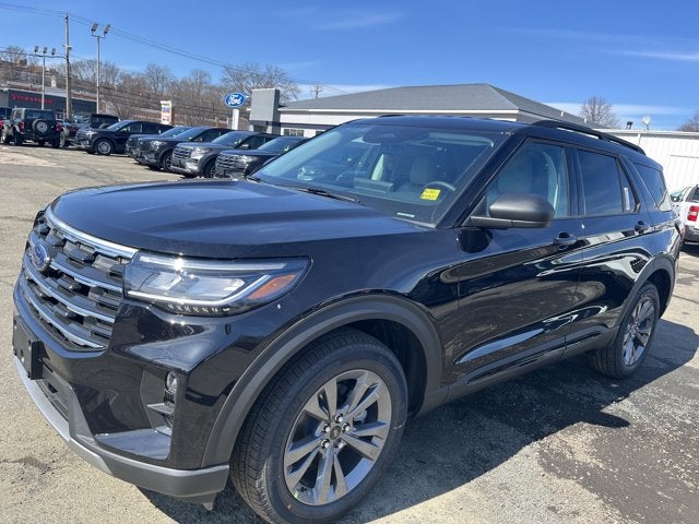2026 Ford Explorer Active w/200A Pkg in Agate Blk — front three-quarter view